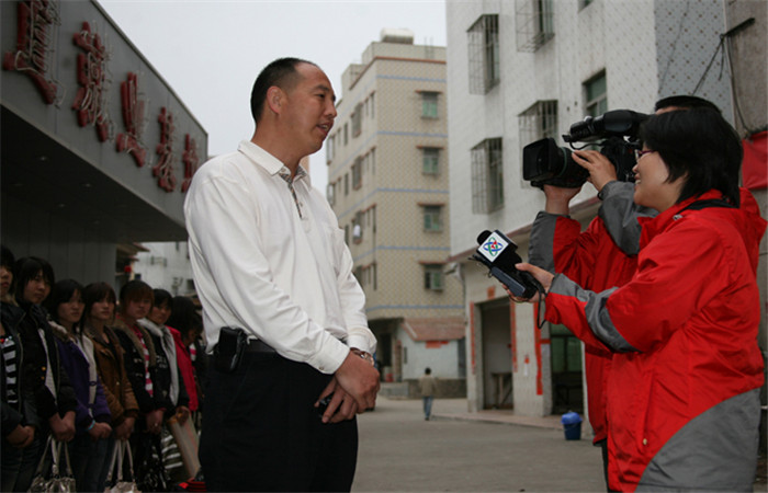 董事长在接受中央电视台《共同关注》采访